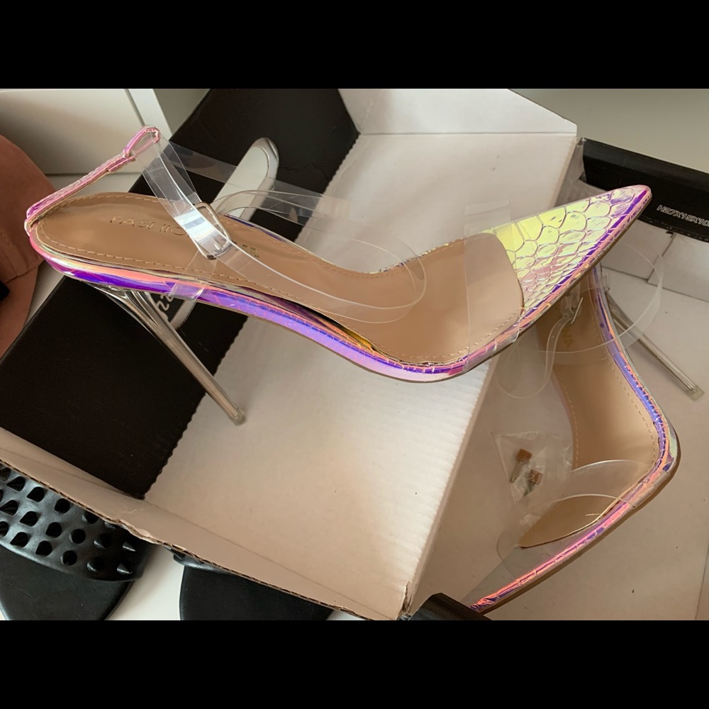 Holographic pointy heels